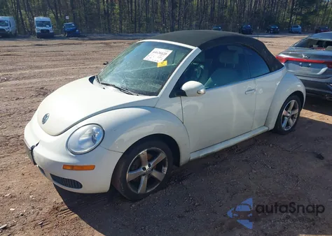 2007 Volkswagen New Beetle Triple White z USA, uszkodzony, nr VIN 3VWFF31Y17M412169